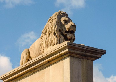 Lion statue on Chain Bridge